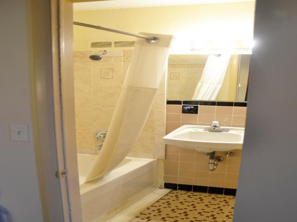 Queen Room interior